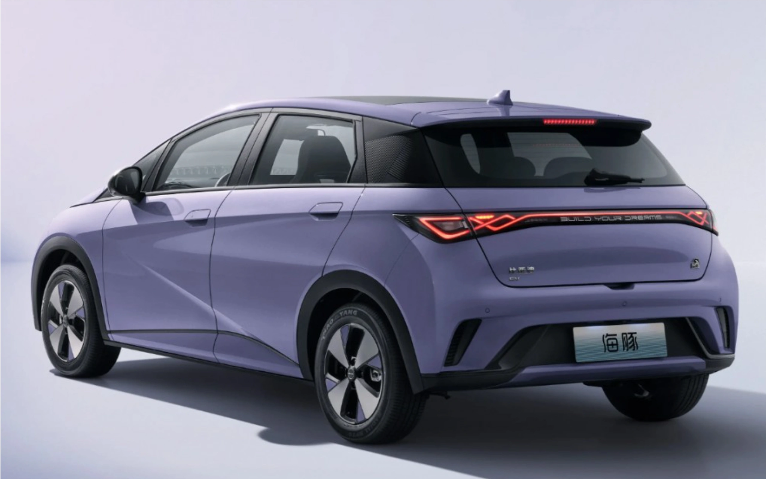 Analyzing The China Problem: Why Luxury Carmakers Are Struggling Analyzing The China Problem: Why Luxury Carmakers Are Struggling