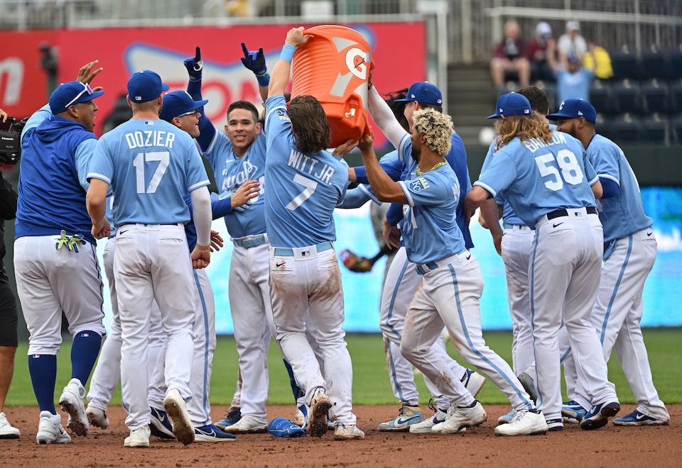 Brewers Win In 11th With Walk-Off Bunt Against Royals Brewers Win In 11th With Walk-Off Bunt Against Royals