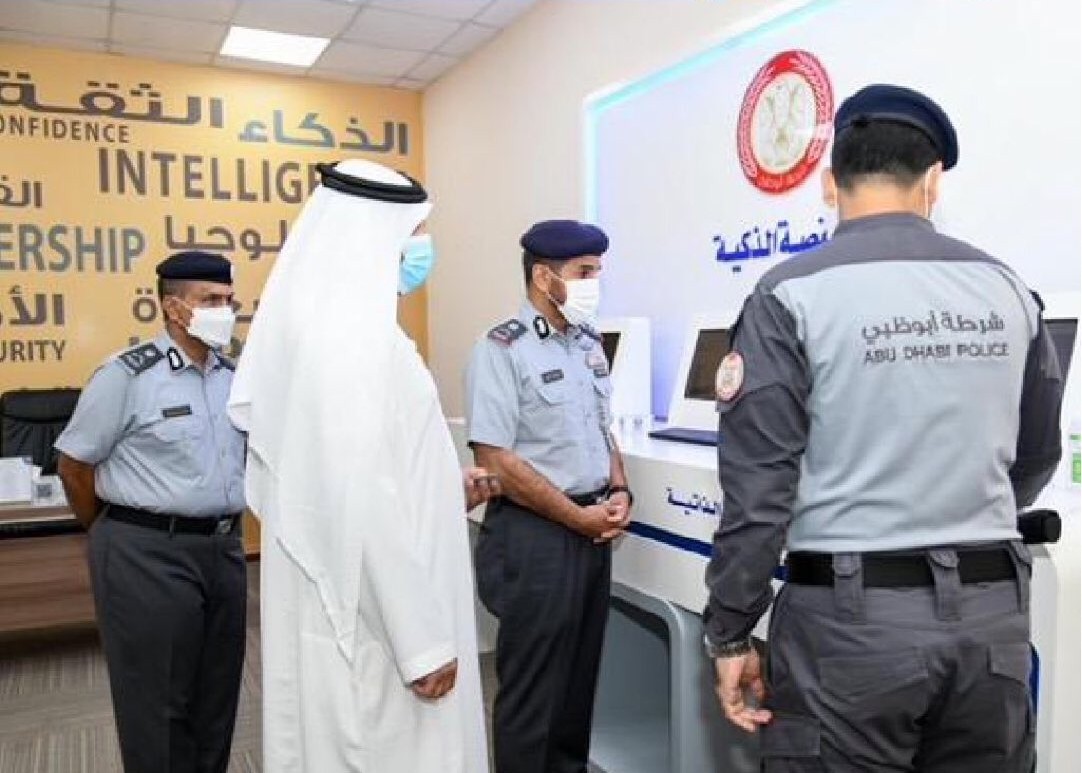 شرطة أبوظبي: قائد عام الشرطة يهنئ المناوبين ويتفقد سير العمل شرطة أبوظبي: قائد عام الشرطة يهنئ المناوبين ويتفقد سير العمل